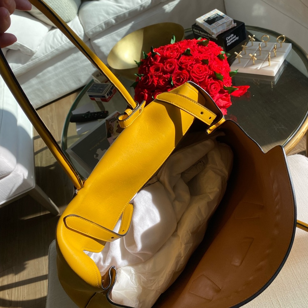 Prada travel bag. Perfect condition. Yellow - Picture 8 of 10